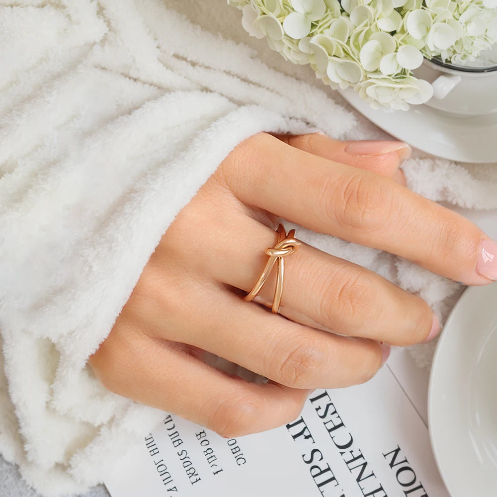 eManco Minimalist Style Knot Ring